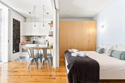 GuestReady - Central Porto retreat with balcony