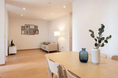 GuestReady - Warm and Inviting flat with balcony