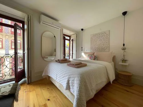 Historic Porto Balcony Hideaway - Taipas House 60