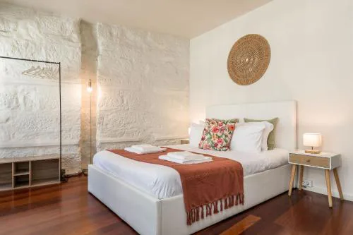 Largo das Flores Suites by Double Ninety Stays