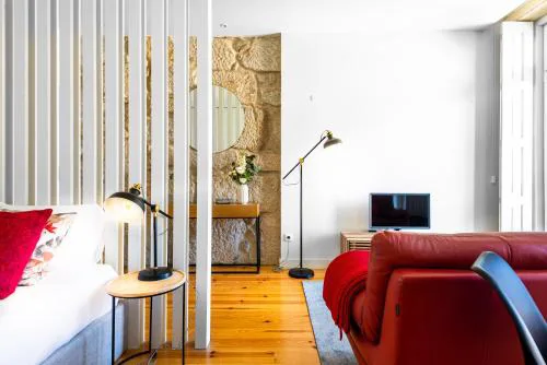 Light-filled Bonjardim Apartments
