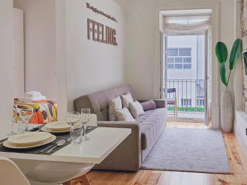Loft w. private balcony and AC few steps to river