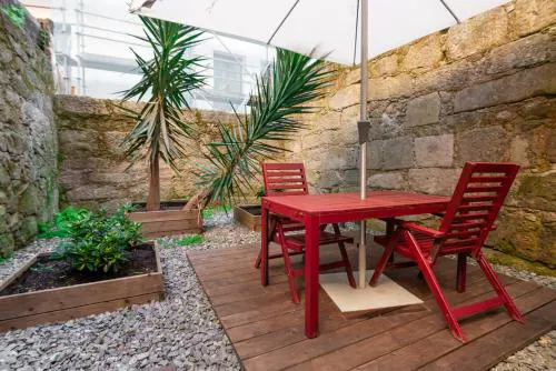 Low Cost Parking - Private Garden - Almada 392