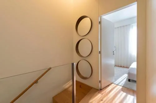 Luxurious Townhome with River View by LovelyStay