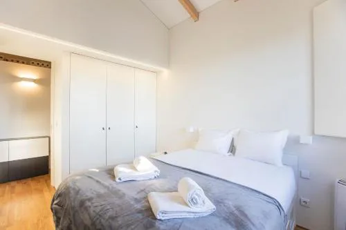 Modern 2BR Duplex Downtown by Art District by LovelyStay