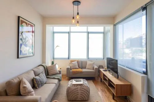 Modern 3BR in Downtown Porto w/ AC
