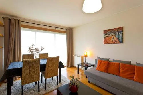 Modern and quiet T1 with private Garage
