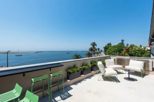 Oceanfront Villa Near Downtown Porto
