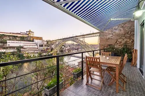 Panoramic River View Downtown With Terrace