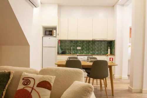 Peaceful & Spacious 2BR w Private Patio & BBQ