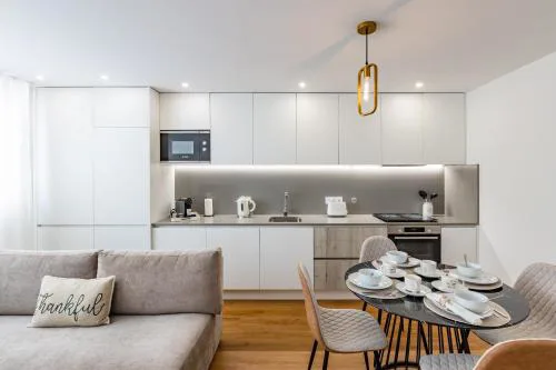 Pestana Apartments - In city center, Modern, New and Cozy