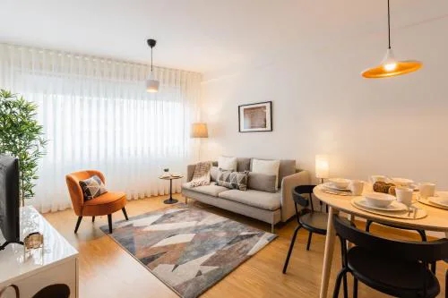 Porto Stay no Marques with AC and parking place