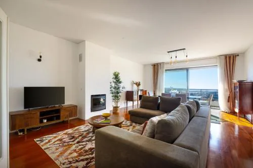 Skyview 2BR with Balcony and Garage