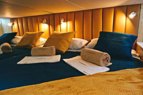 SLEEPBOAT Golden Life