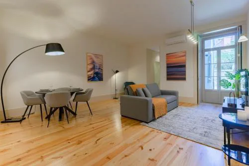 Spacious apartment with patio at historic center