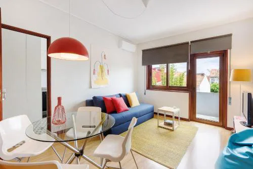 Spacious Bright Ap - no elevator