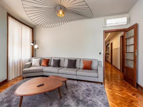 Spacious family apartment in Porto