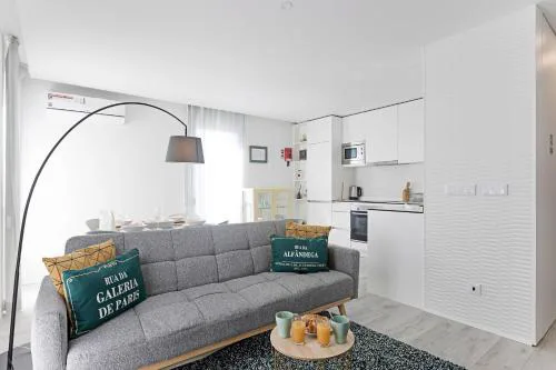 Stylish Flat W/ Gym & Parking by LovelyStay