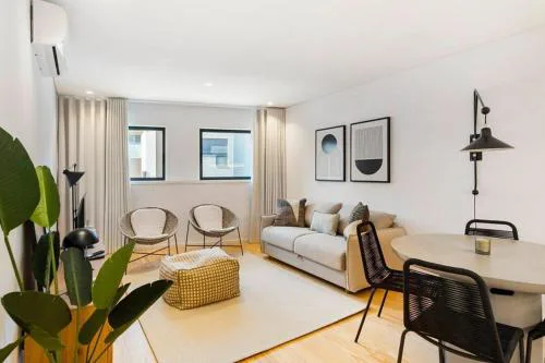 Stylish Flat with Balcony, In Central Porto