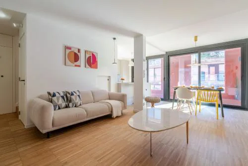 Stylish Open-Plan Flat with Swimming Pool by HostWise