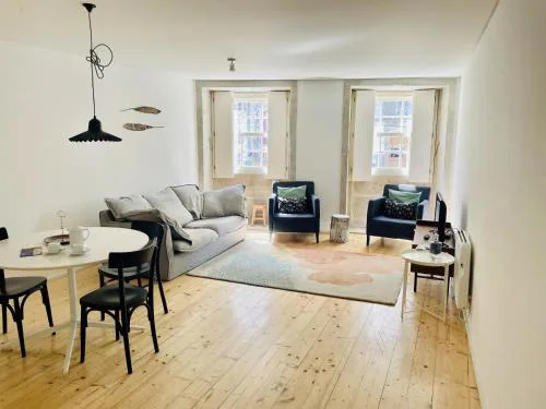 Stylish Porto escape with essential comforts