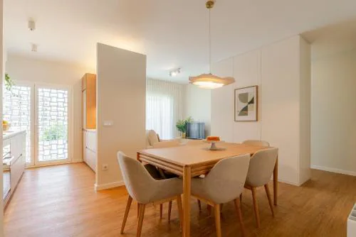 Stylish & Spacious Apartment by HostWise