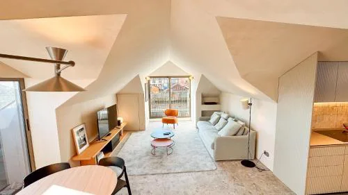 Unique sunny penthouse w/ AC in the city's heart
