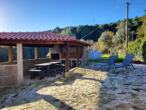Cantinho do Mourão familial com terraço e salamandra