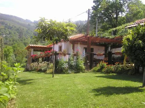 Countryside Cottage with Private Terrace