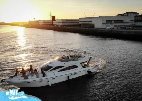 Barco no Coração da Cidade - Iate de 5 estrelas