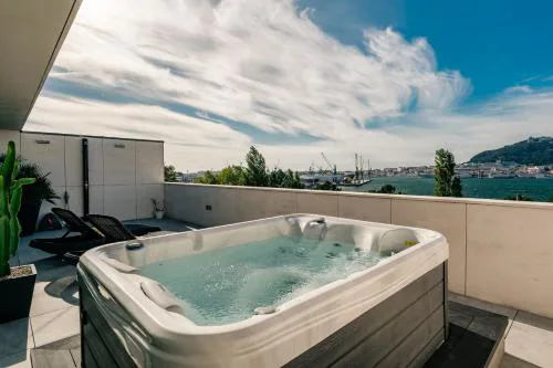 River Town View - Luxury Apartment with Jacuzzi on Terrace