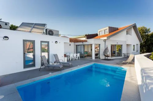 Romantic Pool House