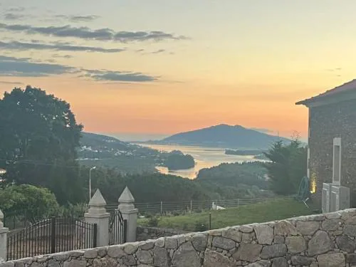 Oliveiral Villa with River View, Heated Pool & Jacuzzi