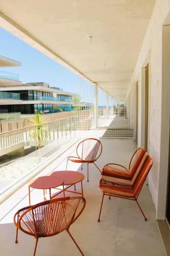 Beachside 2 BD Apartment | Balcony | AC