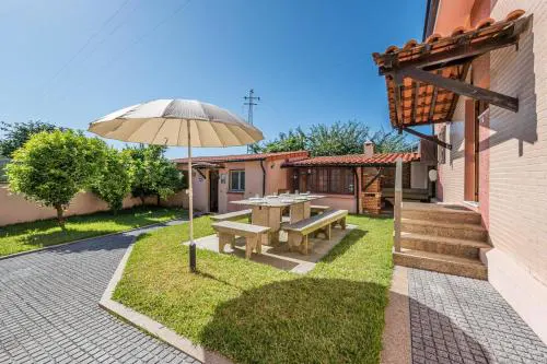 Charming and Calm House - 5 minutes from the Beach by car