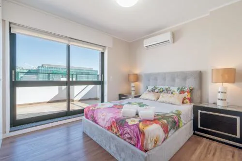 Cozy 2BR Central Terrace with AC Parking Metro