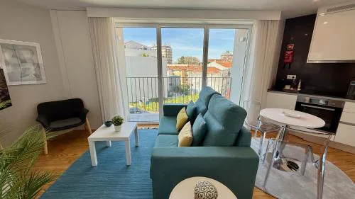 Elegant 1BR Free Parking Near Metro and Dom Luis I