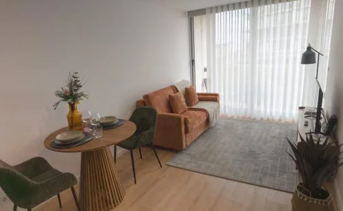 Flat with garage and balcony with view to a garden