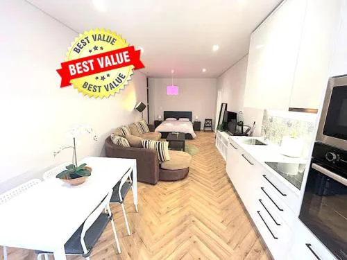 Heart of the City Suites - E