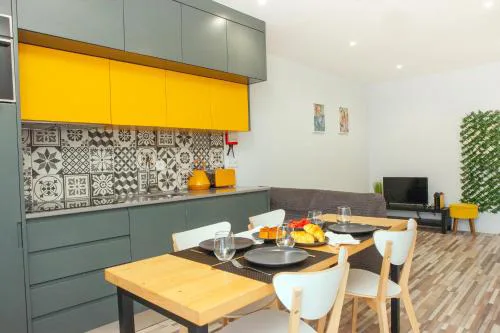 Host Wise - Amadeo Apartments