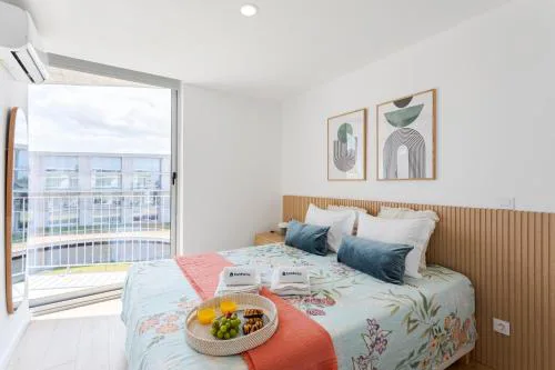 HostWise - Bright Flat with Balcony and Garage