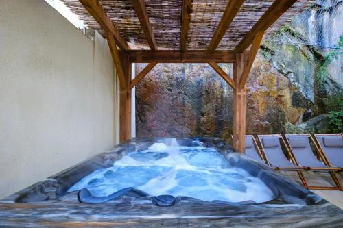 NEW! House with Hot Tub by Douro River & Iconic Bridge