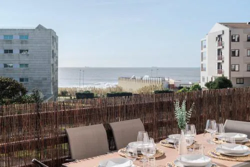 Spacious Seafront Residence - Family Friendly