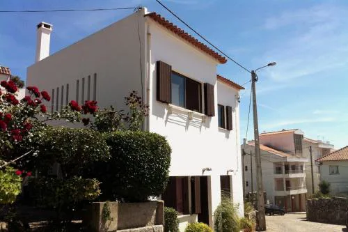 Cosy 3 bedroom house close to the beach