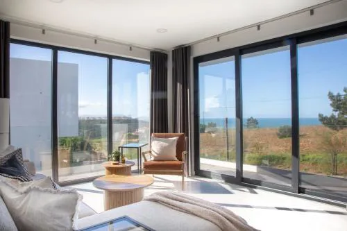 The "Perfect Suite"-top floor only of the house - views for mileskilometers!