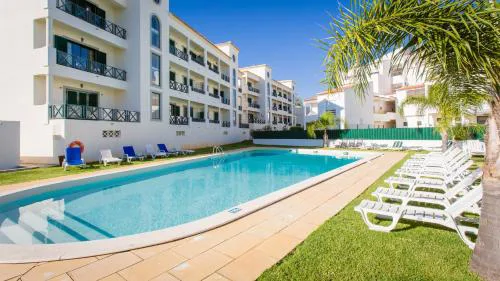 Central Albufeira 2-B Apt Sleeps 6 Pool Parking