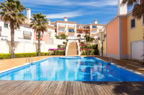 T2 pool and terrace, 2 minutes from sea, Praia del Rey, Óbidos, E4