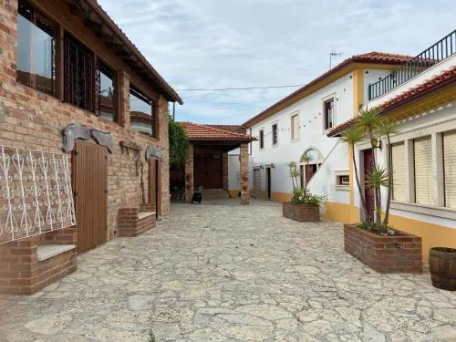 Casa das Andorinhas - Campo e Piscina