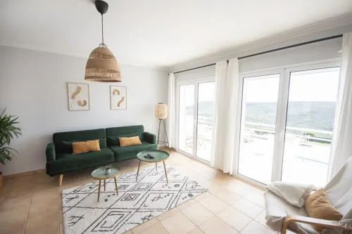 Arrifana Hideaway - Beautiful Seaview Apartment