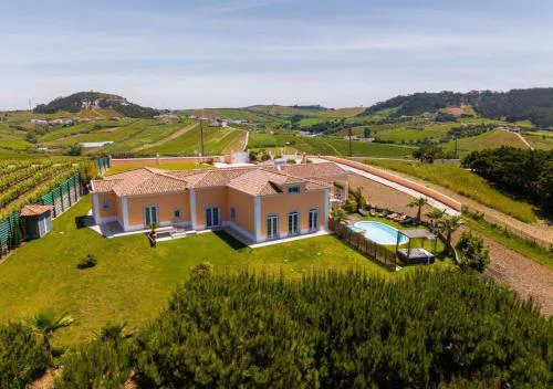 VILLA ALTUS near Ericeira with swimming pool, jacuzzi and 2 games room